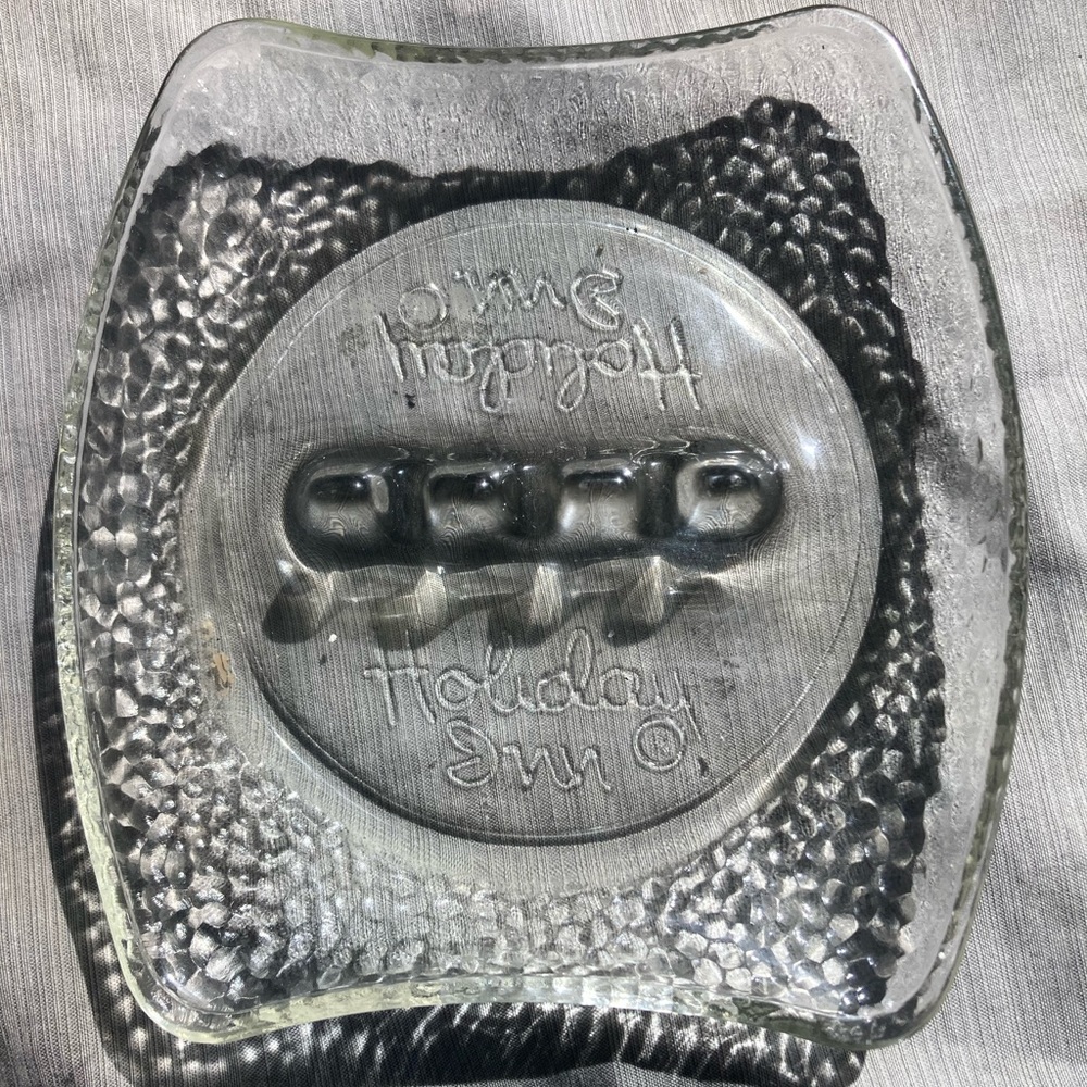 1960’s VINTAGE Holiday Inn Ashtray